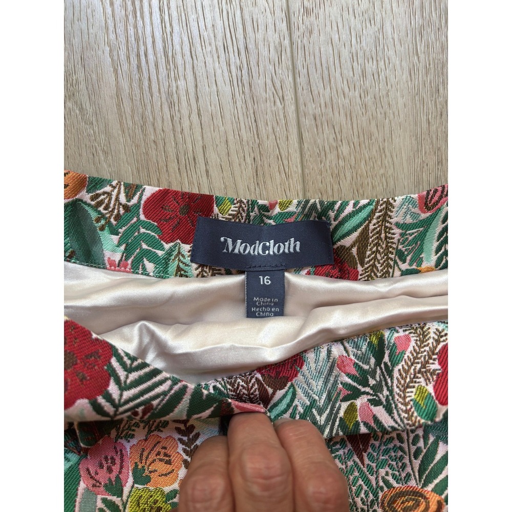 ModCloth Floral Tapestry Pleated Mini Skirt Red Green Whimsical Size 16 NWT Boho - Picture 8 of 10